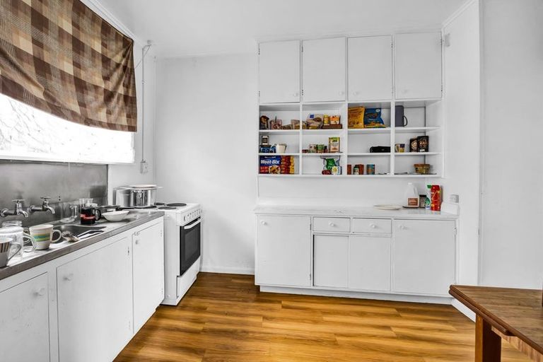 Photo of property in 210 South Road, Hawera, 4610