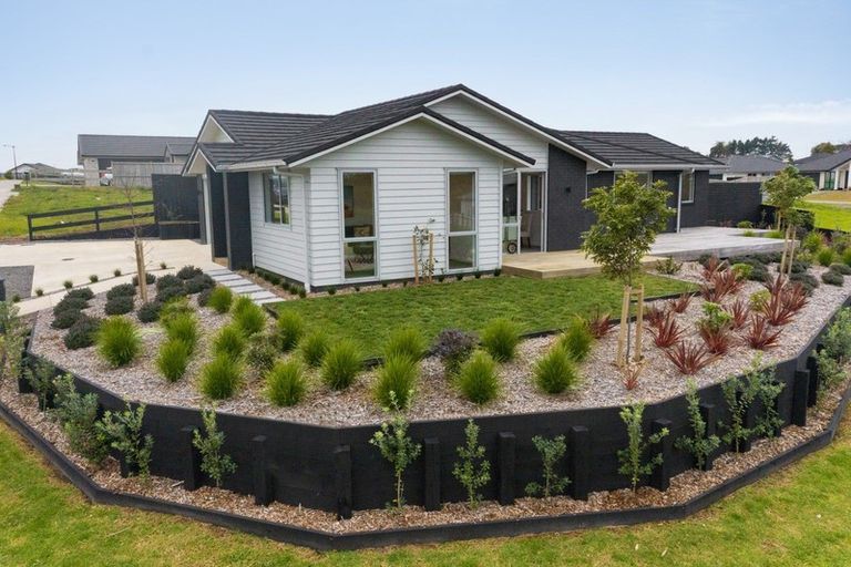 Photo of property in 11 Waikohi Avenue, Glenbrook, Waiuku, 2681