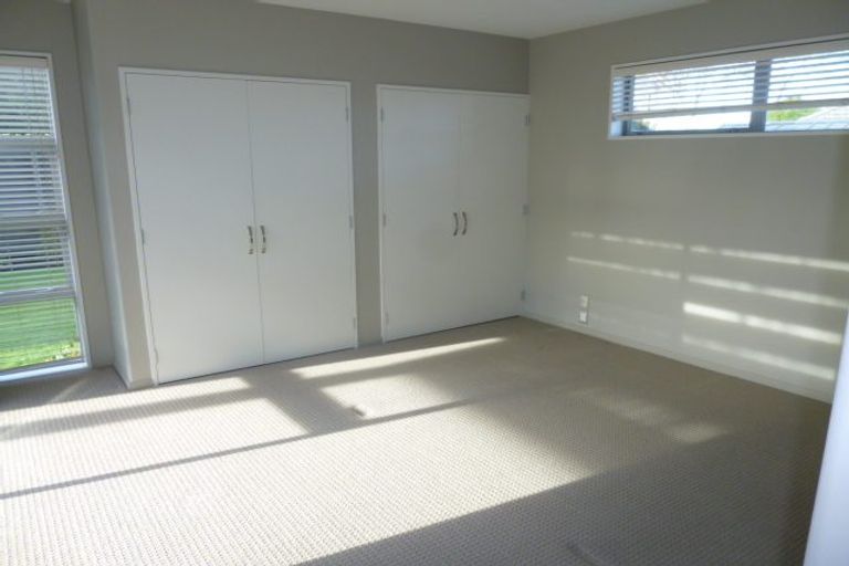 Photo of property in 5 Crofton Road, Harewood, Christchurch, 8051