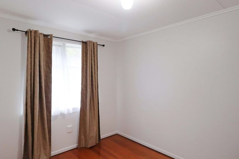 Photo of property in 22 Victory Crescent, Tawa, Wellington, 5028
