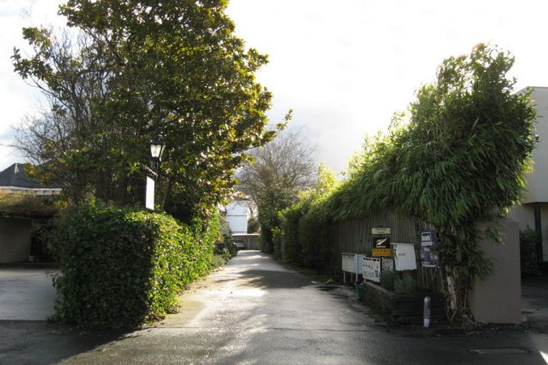 Photo of property in 27 Holly Road, St Albans, Christchurch, 8014