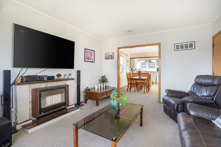 Photo of property in 39 Tararua Terrace, Cloverlea, Palmerston North, 4412