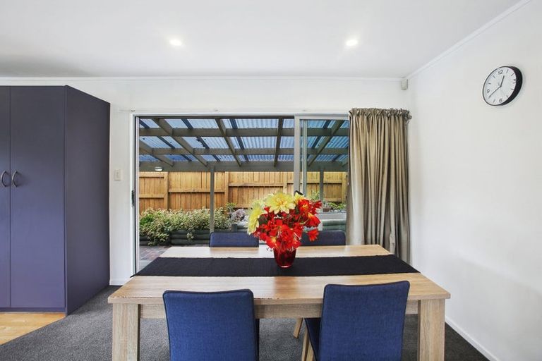 Photo of property in 7 Napuka Road, Henderson Valley, Auckland, 0612