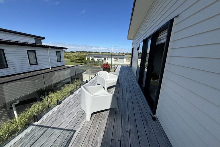 Photo of property in 16 Mutetai Road, Clarks Beach, 2122