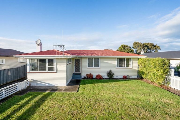 Photo of property in 39 Tararua Terrace, Cloverlea, Palmerston North, 4412