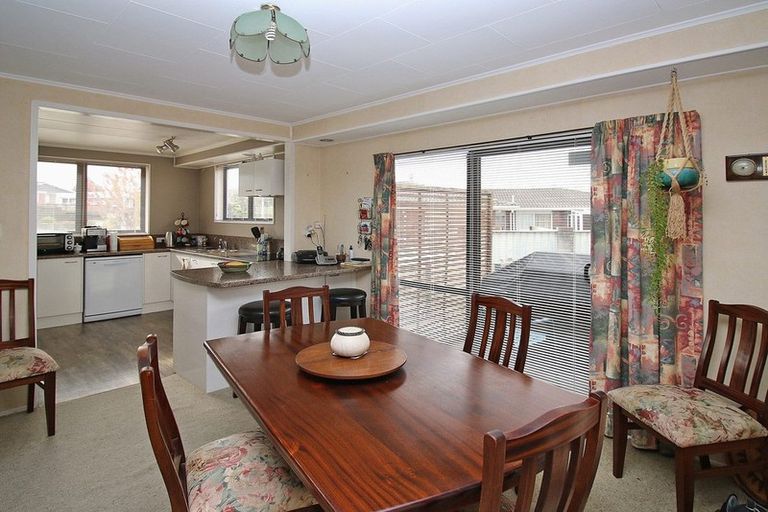 Photo of property in 28 Tawavale Street, Pukehangi, Rotorua, 3015