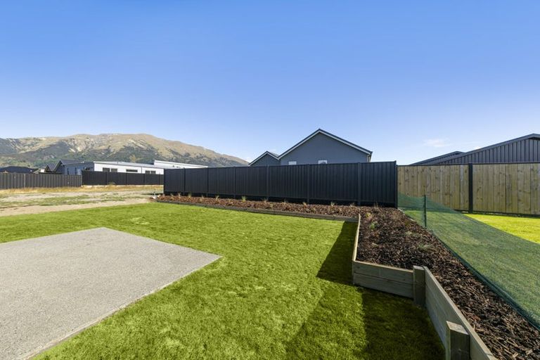 Photo of property in 112 Burdon Loop, Lake Hawea, 9382