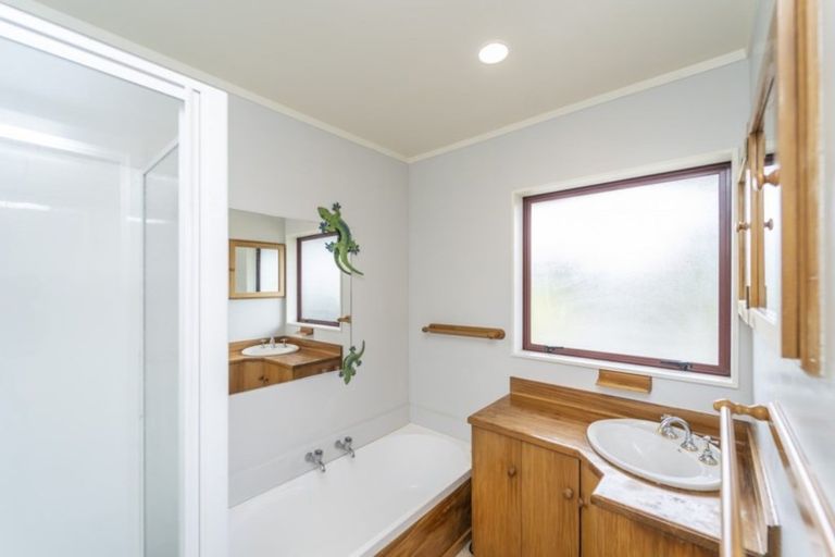 Photo of property in 121 Southdown Drive, Martinborough, 5781
