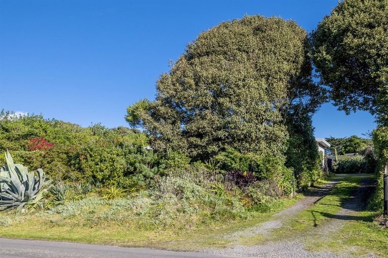 Photo of property in 329 Te Horo Beach Road, Te Horo Beach, Otaki, 5581