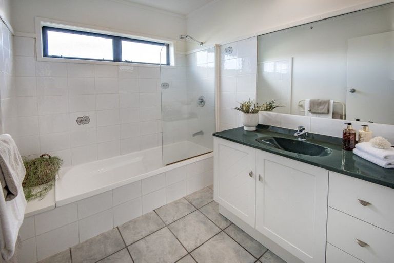 Photo of property in 2/27 Northboro Road, Hauraki, Auckland, 0622