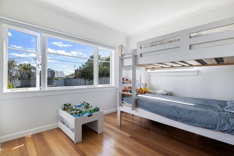 Photo of property in 1/10 Coronation Street, Belmont, Auckland, 0622