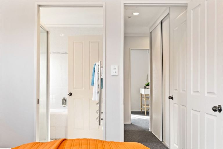 Photo of property in 1/22 Lagoon Way, West Harbour, Auckland, 0618