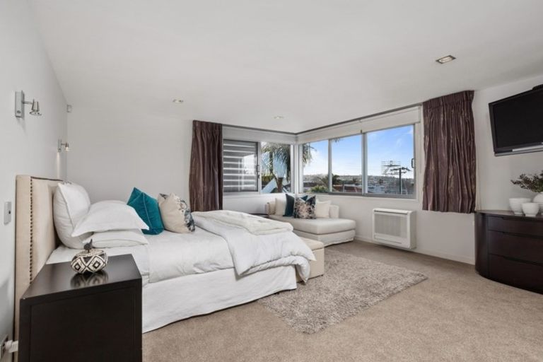 Photo of property in 2a Pierce Road, Milford, Auckland, 0620