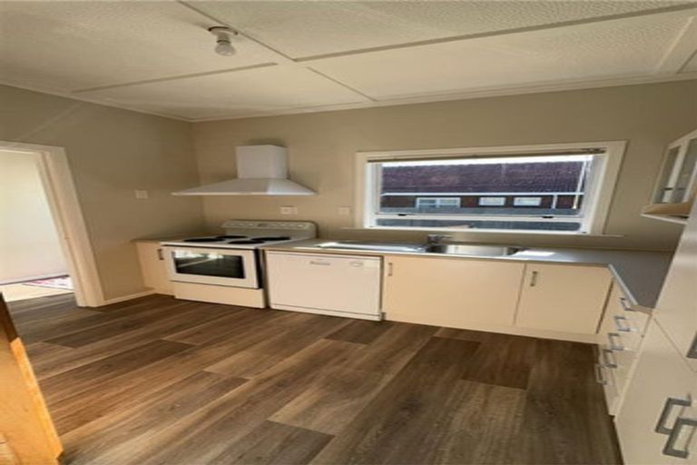 Photo of property in 5 Maratahu Street, Westown, New Plymouth, 4310