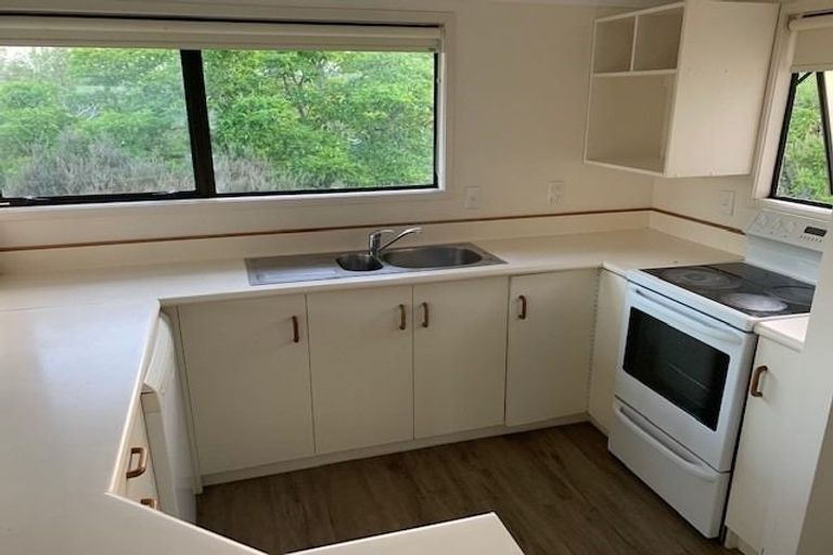 Photo of property in 1/3 Fayette Place, Te Atatu South, Auckland, 0610