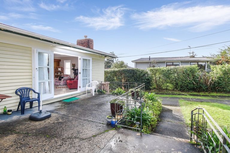 Photo of property in 22 Kingdale Road, Henderson, Auckland, 0610