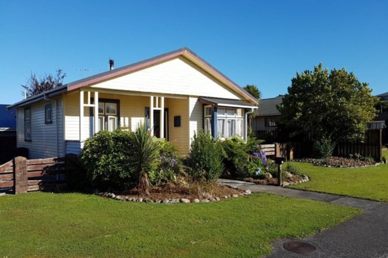 Photo of property in 71 Hoffman Street, Hokitika, 7810