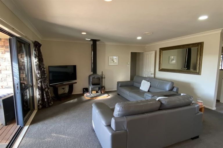 Photo of property in 2 Sunset Drive, Pukekohe, 2120