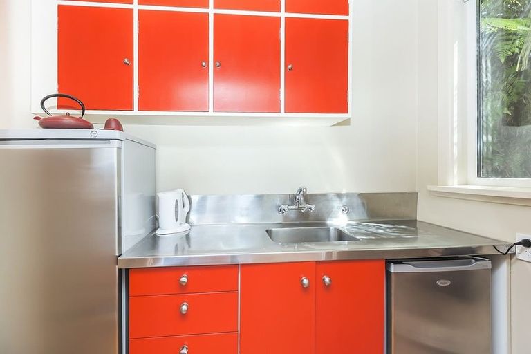 Photo of property in 1b Wadestown Road, Wadestown, Wellington, 6012