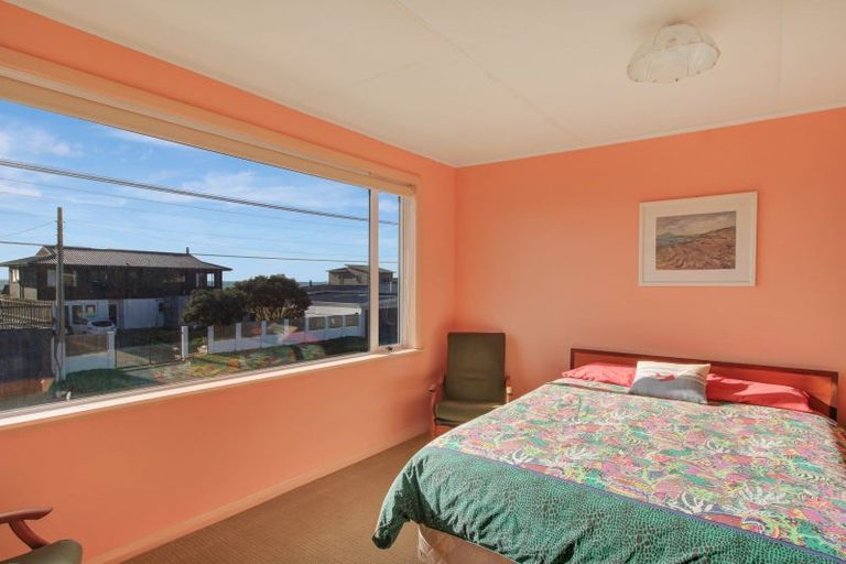 Photo of property in 19 Marine Parade South, Foxton Beach, Foxton, 4815