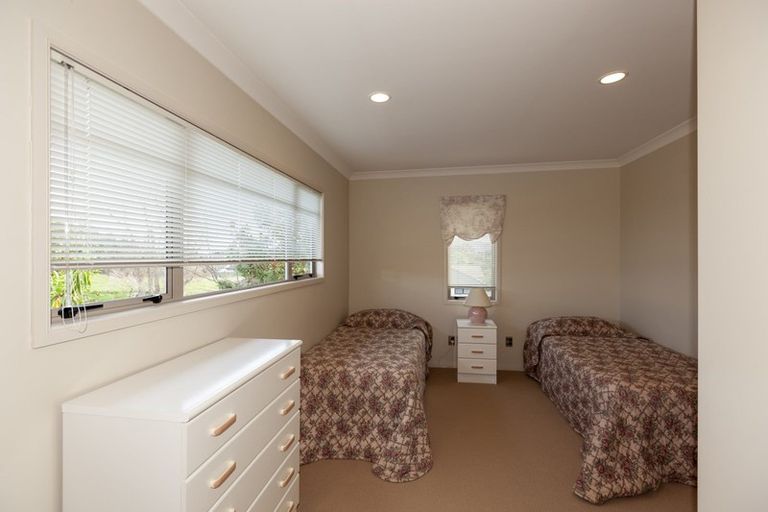 Photo of property in 8 Regent Drive, Paraparaumu Beach, Paraparaumu, 5032