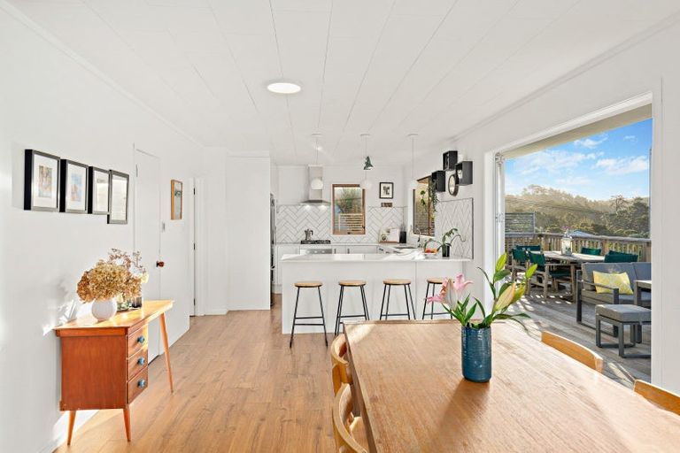 Photo of property in 18 Harbour View Road, Leigh, 0985