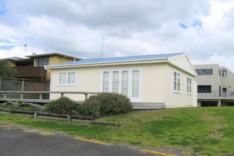Photo of property in 111 Mooloo Crescent, Whangamata, 3620