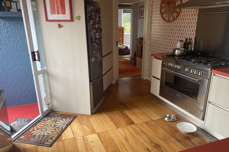 Photo of property in 136 Seaview Road, Westown, New Plymouth, 4310