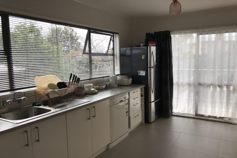 Photo of property in 16 Blease Street, New Lynn, Auckland, 0600