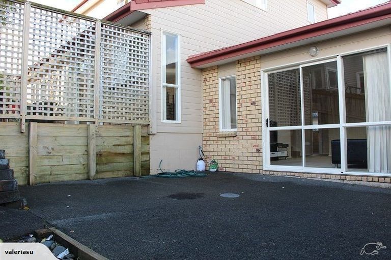 Photo of property in 4 Trotting Terrace, Fairview Heights, Auckland, 0632