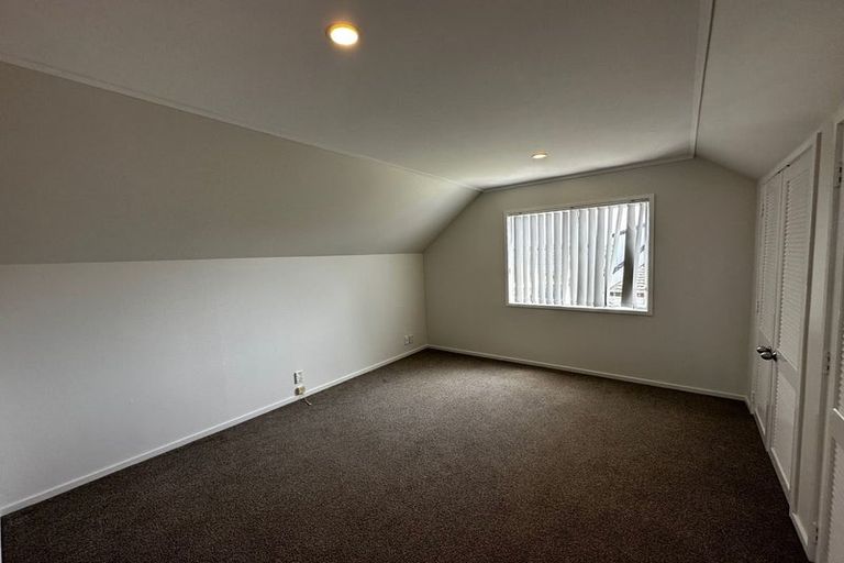 Photo of property in 2/88 Aviemore Drive, Highland Park, Auckland, 2010