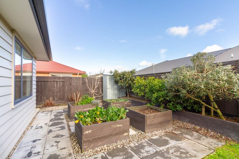 Photo of property in 9 Angelina Way, Kelvin Grove, Palmerston North, 4414