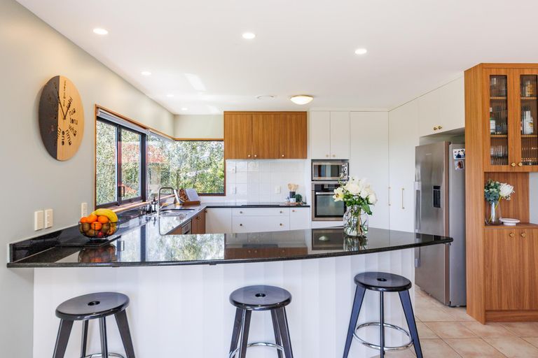 Photo of property in 33 Ruapehu Drive, Fitzherbert, Palmerston North, 4410