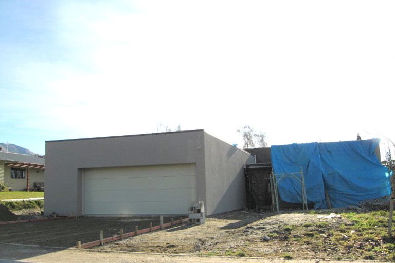 Photo of property in 32 Stonebrook Drive, Wanaka, 9305