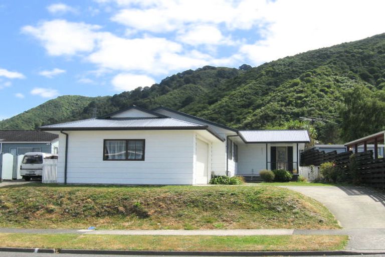 Photo of property in 49 Larchmont Grove, Totara Park, Upper Hutt, 5018
