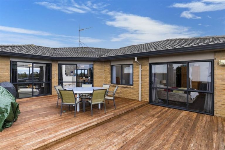 Photo of property in 45 Fleetwood Drive, Henderson, Auckland, 0612