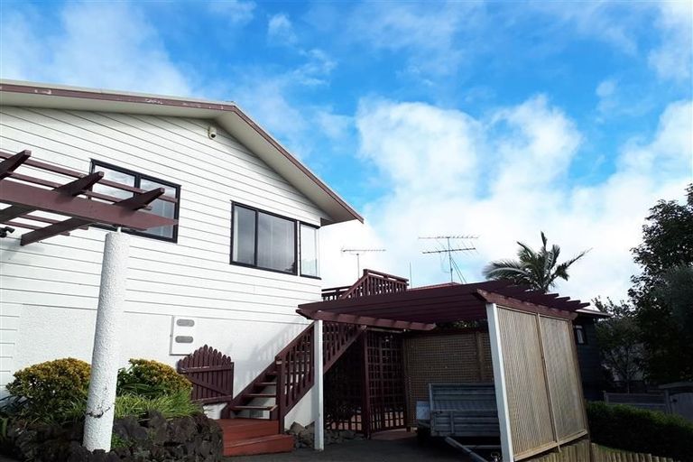Photo of property in 1a Romulus Place, Totara Vale, Auckland, 0629