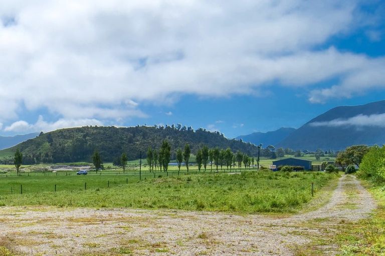 Photo of property in 11 Oparara Road, Karamea, 7893