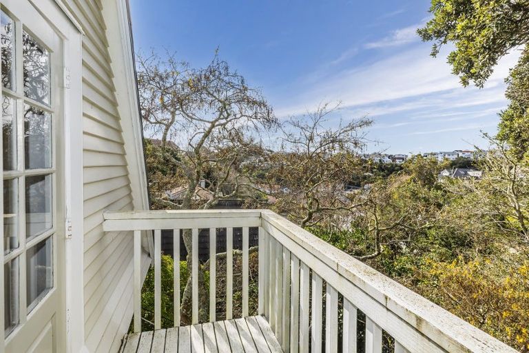 Photo of property in 40 Ngaio Road, Kelburn, Wellington, 6012