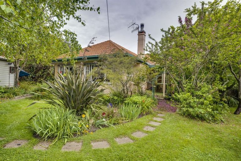 Photo of property in 16 Plassey Street, Havelock North, 4130
