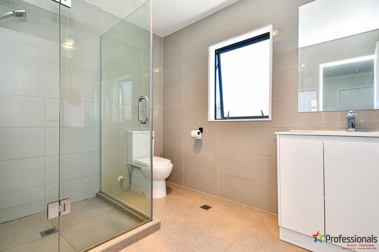 Photo of property in 4225a Great North Road, Glendene, Auckland, 0602