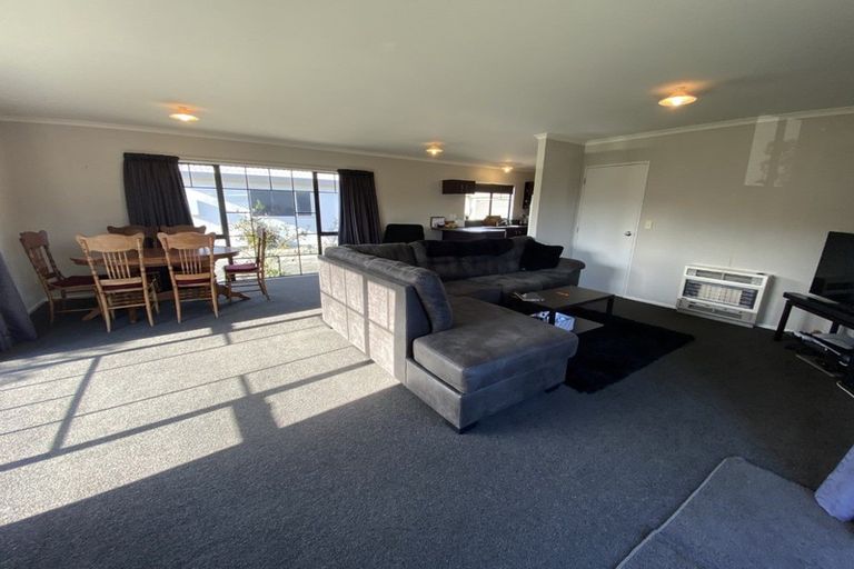 Photo of property in 8 Tiraumea Street, Palmerston North, 4410