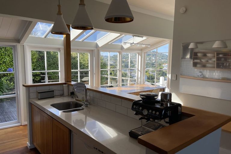 Photo of property in 82 Moana Road, Kelburn, Wellington, 6012