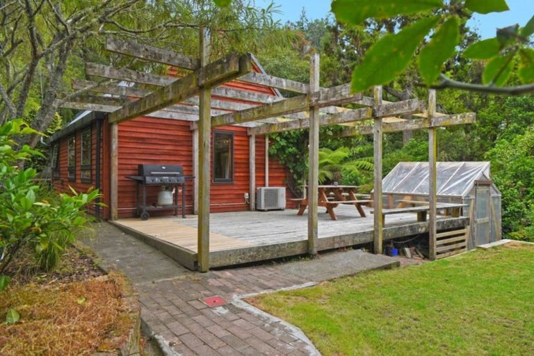 Photo of property in 77 Wyndham Road, Pinehaven, Upper Hutt, 5019