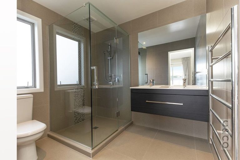 Photo of property in 4 Tauwaka Crescent, Riverhead, 0820