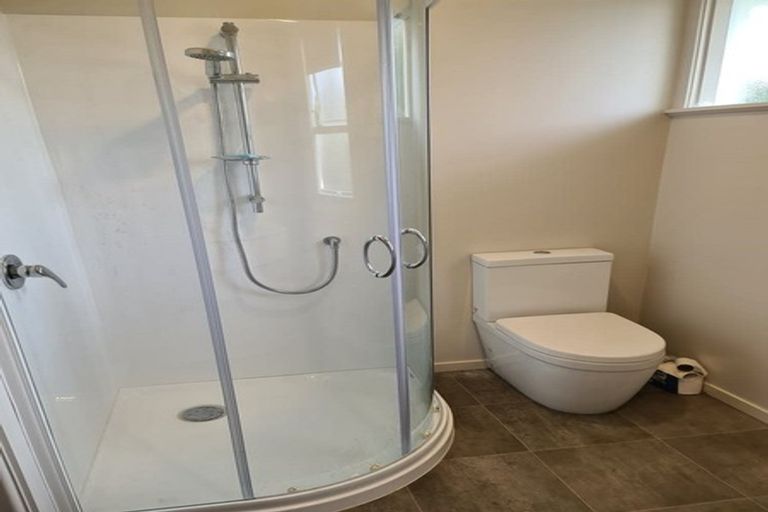 Photo of property in 1 Coburg Street, Henderson, Auckland, 0612