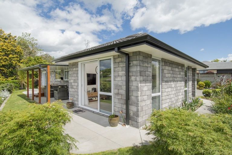 Photo of property in 18 Tranquil Grove, Omokoroa, 3114