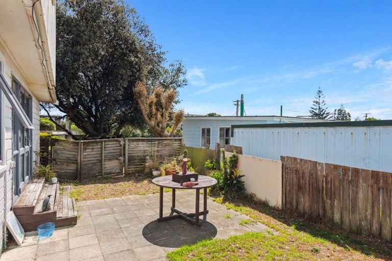 Photo of property in 30 Rua Avenue, Waitarere Beach, Levin, 5510