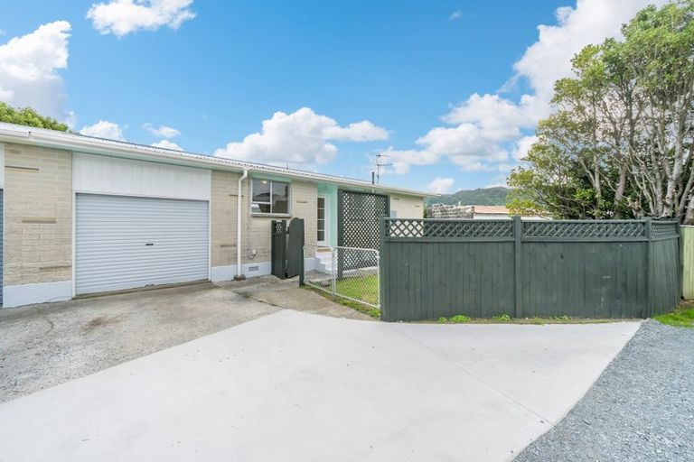 Photo of property in 309b Wellington Road, Wainuiomata, Lower Hutt, 5014