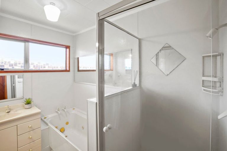 Photo of property in 68 Manu Crescent, Upper Vogeltown, New Plymouth, 4310